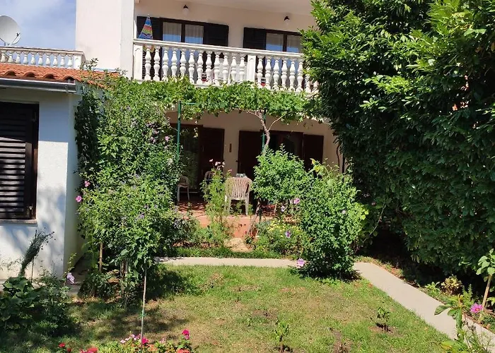 Apartments Tessa 77