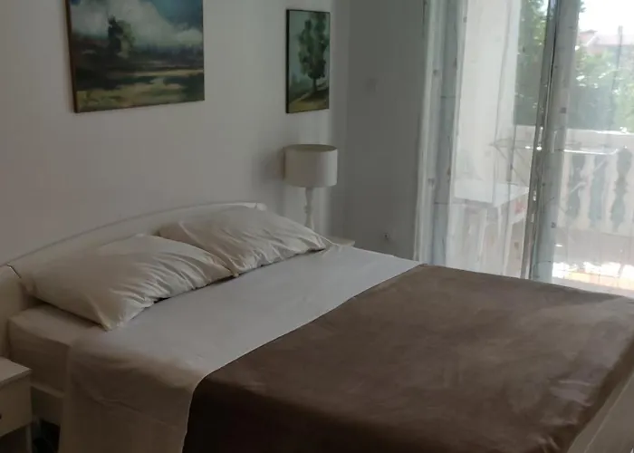 Apartments Tessa 77