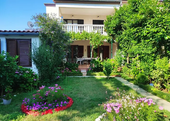Apartments Tessa 77