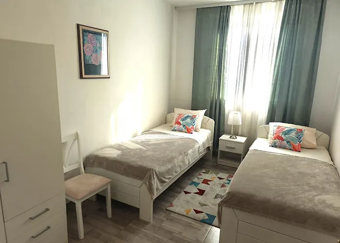 Apartments Tessa 77